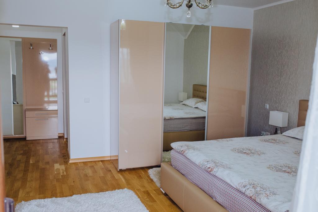 Pensiunea Andrei Maracineni Exterior foto